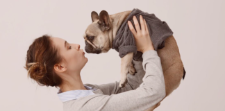 愛犬に服を着せるということ